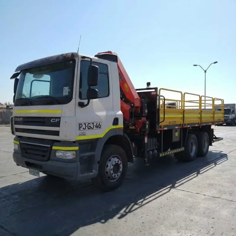 Arriendo de Camión Pluma 6.4 Ton. DAF modelo Camión CF 85 y Grúa PK 33002 en SK Rental con cobertura